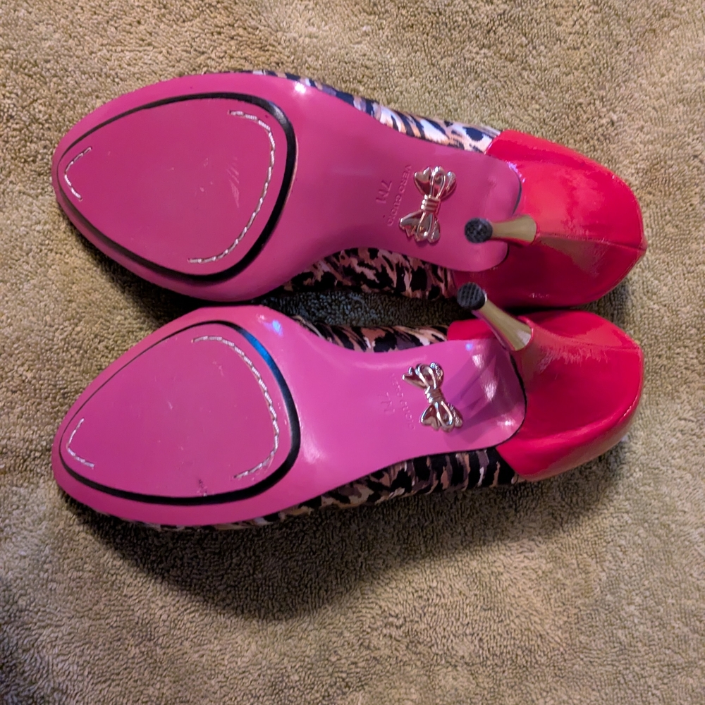 Betsey Johnson Animal Print Heels with Pink Soles - Picture 4 of 11